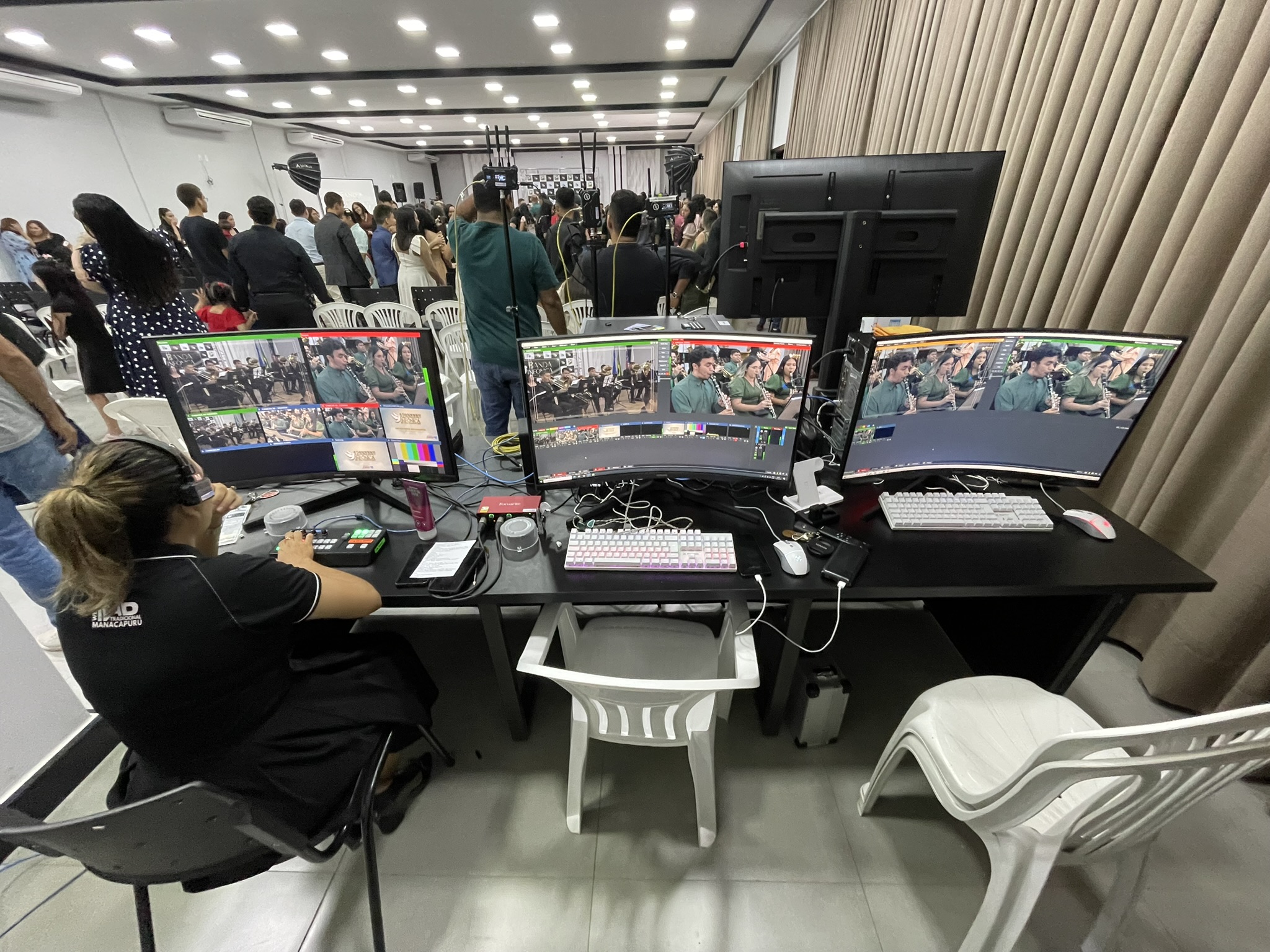Equipe técnica em operação durante evento